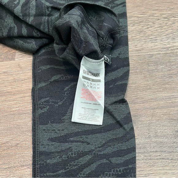 Gymshark Adapt Animal Seamless Leggings with a zebra print pattern Small Black - Picture 7 of 9